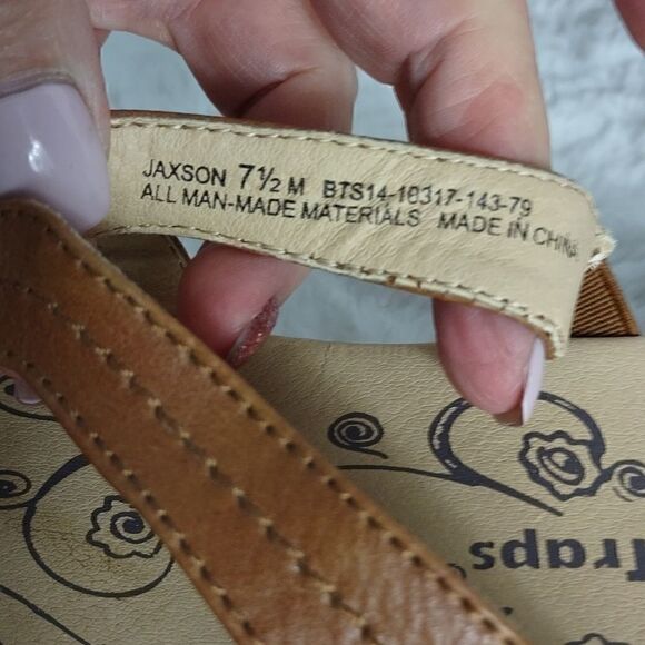 Bear Traps Jaxson Faux Leather Sandals - Picture 5 of 7